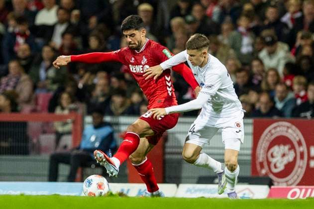 Cologne Cup 2025; 09.10.2025 Cenk Özkacar (1. FC Köln, 39), Raphael Ott (Viktoria Köln, 14) beim Cologne Cup 2025 im Spiel 1. FC Köln gegen Viktoria Köln am 09.10.2025 im Südstadion in Köln Copyright: xBEAUTIFULxSPORTS Meuselx