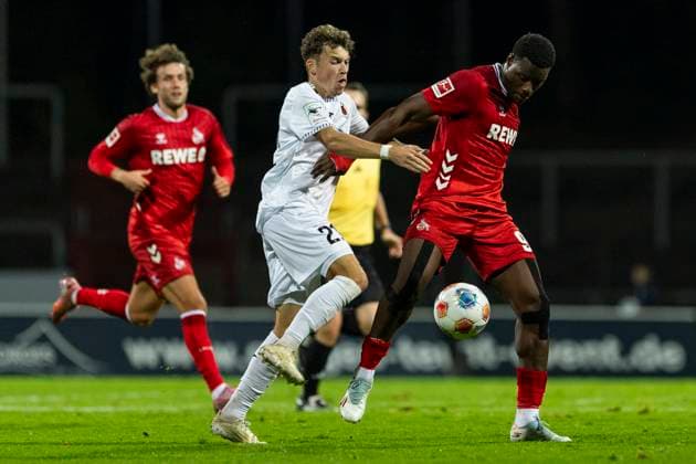 Cologne Cup 2025; 09.10.2025 Lucas Wolf (Viktoria Köln, 21), Ragnar Ache (1. FC Köln, 9) beim Cologne Cup 2025 im Spiel 1. FC Köln gegen Viktoria Köln am 09.10.2025 im Südstadion in Köln Copyright: xBEAUTIFULxSPORTS Meuselx