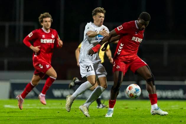 Cologne Cup 2025; 09.10.2025 Lucas Wolf (Viktoria Köln, 21), Ragnar Ache (1. FC Köln, 9) beim Cologne Cup 2025 im Spiel 1. FC Köln gegen Viktoria Köln am 09.10.2025 im Südstadion in Köln Copyright: xBEAUTIFULxSPORTS Meuselx