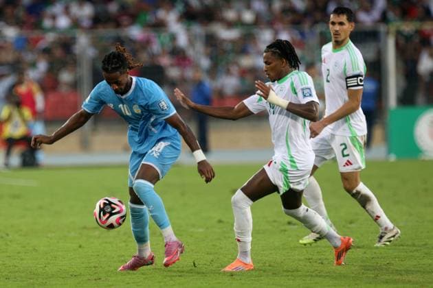 Algeria v Somalia - 2026 FIFA World Cup, WM, Weltmeisterschaft, Fussball Qualifier Algeria player Hicham Boudaoui (R) is in action against Somalia player Ali Adem Musse (L) during the 2026 FIFA World Cup Qualifiers soccer match between Somalia and Algeria in Oran, Algeria, on October 9, 2025. Oran Algeria  Copyright: xAPPx originalFilename:app-notitle251009_np5D0.jpg