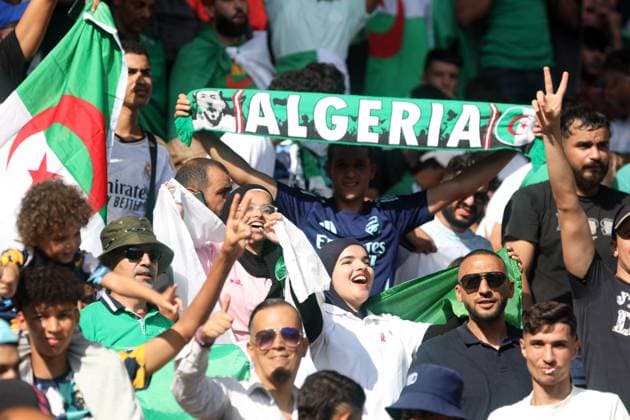 Algeria v Somalia - 2026 FIFA World Cup, WM, Weltmeisterschaft, Fussball Qualifier Supporters of Algeria cheer during the 2026 FIFA World Cup Qualifiers soccer match between Somalia and Algeria in Oran, Algeria, on October 9, 2025. Oran Algeria  Copyright: xAPPx originalFilename:app-notitle251009_npRXZ.jpg