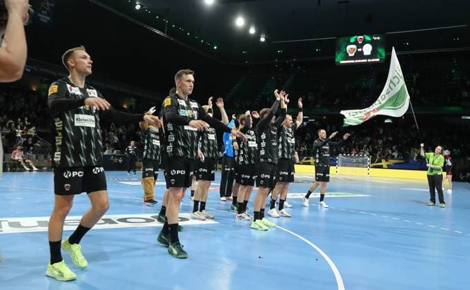 Mathias Gidsel, Lasse Andersson, Füchse Mannschaft jubelt nach Spielende Handball CL Championsleague Champions League Herren 4. Spieltag Saison 2025 2026 09.10.2025 Füchse Berlin vs. Dinamo Bukarest in der Max Schmeling Halle