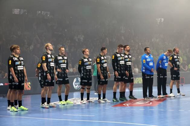 DEU, EHF Champions League, Fuechse Berlin vs. DINAMO BUCURESTI, 09.10.2025, Max-Schmeling-Halle, Berlin, DEU, EHF Champions League, Fuechse Berlin vs. DINAMO BUCURESTI, im Bild Fuechse-Spielerkreis