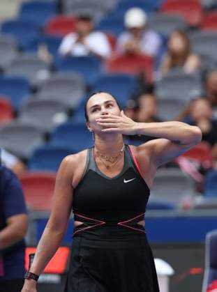 (251010) -- WUHAN, Oct. 10, 2025 -- Aryna Sabalenka celebrates after the women s singles quarterfinal match between Elena Rybakina of Kazakhstan and Aryna Sabalenka of Belarus at the 2025 Wuhan Open tennis tournament in Wuhan, central China s Hubei Province, Oct. 10, 2025. ) (SP)CHINA-WUHAN-TENNIS-WUHAN OPEN-WOMEN S SINGLES (CN) Baixxuefei 