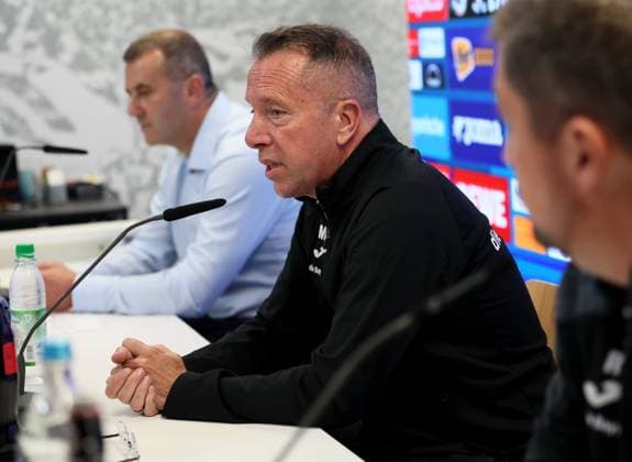 Fussball, Herren, 3.Liga, Saison 2025 2026, TSV 1860 München, Pressekonferenz, Vorstellung Markus Kauczinski, Trainer Hier im Bild Markus Kauczinski, Trainer (TSV 1860 München) bei seiner Vorstellung auf einer Presskonferenz, Kopf, Portrait