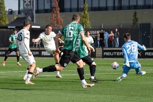 10.10.2025, Fussball: Freundschaftsspiel, Borussia Moenchengladbach - SC Preussen Muenster, Saison 2025 2026, Fohlenplatz am Borussia Park in Moenchengladbach. Jan Urbich (Borussia Monechengladbach, 40) erzielt das Tor zum 2:1. Foto: Kirchner-Media Thomas Haesler Copyright: xKirchner-Media ThomasxHaeslerx