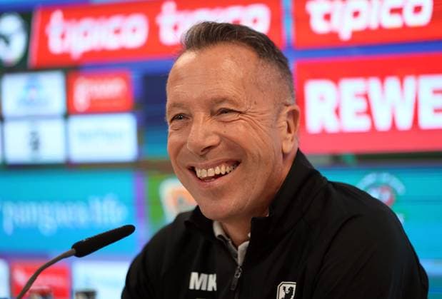 Fussball, Herren, 3.Liga, Saison 2025 2026, TSV 1860 München, Pressekonferenz, Vorstellung Markus Kauczinski, Trainer Hier im Bild Markus Kauczinski, Trainer (TSV 1860 München) bei seiner Vorstellung auf einer Presskonferenz, Kopf, Portrait, lächelnd, grinsen