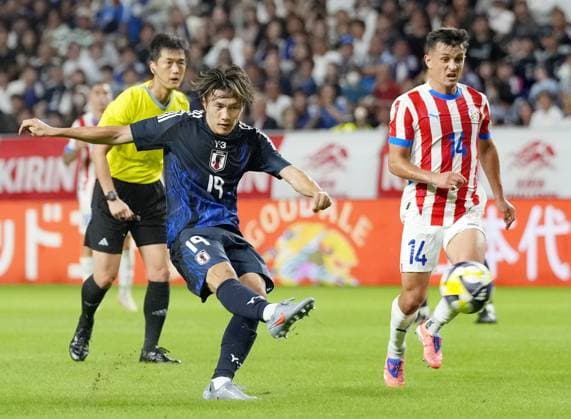 Football: Friendly between Japan and Paraguay Japan s Koki Ogawa (19) scores in the first half of an International Friendly, Länderspiel, Nationalmannschaft against Paraguay at Panasonic Stadium Suita in Suita, Osaka Prefecture, on Oct. 10, 2025.  A14AA0004929579P