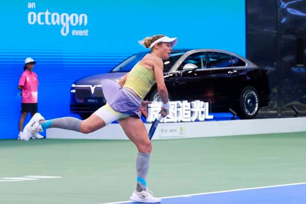 WUHAN, CHINA - OCTOBER 10: Laura Siegemund of Germany competes in the Women s Singles Quarterfinal match against Coco Gauff of the United States on day 7 of 2025 Wuhan Open at Optics Valley International Tennis Center on October 10, 2025 in Wuhan, Hubei Province of China.  Copyright: xVCGx 111596359954