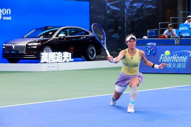 WUHAN, CHINA - OCTOBER 10: Laura Siegemund of Germany competes in the Women s Singles Quarterfinal match against Coco Gauff of the United States on day 7 of 2025 Wuhan Open at Optics Valley International Tennis Center on October 10, 2025 in Wuhan, Hubei Province of China.  Copyright: xVCGx 111596359962