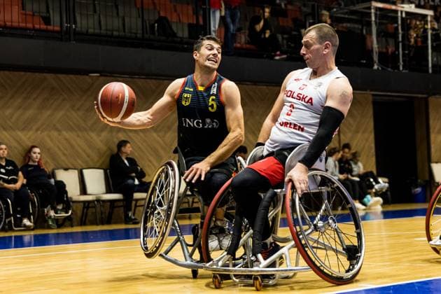 Rollstuhlbasketball Europameisterschaft, Polen - Deutschland; 10.10.2025 Nico Dreimüller (Deutschland, 5) am Ball, Dominik Mosler (Polen, 3) Rollstuhlbasketball Europameisterschaft, Polen - Deutschland Herren; Sarajevo, Arena Hotel Hill am 10.10.2025 *** European Wheelchair Basketball Championship, Poland Germany 10 10 2025 Nico Dreimüller Germany, 5 on the ball, Dominik Mosler Poland, 3 European Wheelchair Basketball Championship, Poland Germany Men Sarajevo, Arena Hotel Hill on 10 10 2025 Copyright: xBEAUTIFULxSPORTS Wunderlx