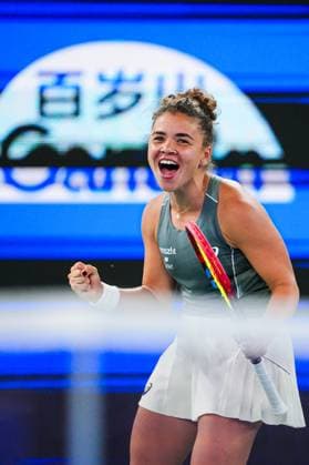 WUHAN, CHINA - OCTOBER 10: Jasmine Paolini of Italy reacts in the Women s Singles Quarterfinal match against Iga Swiatek of Poland on day 7 of 2025 Wuhan Open at Optics Valley International Tennis Center on October 10, 2025 in Wuhan, Hubei Province of China.  Copyright: xVCGx 111596398630