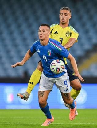 251010 Francesco Camarda of Italy and Elison Makolli of Sweden during the UEFA Under-21 qualifier football match between Italy and Sweden on October 10, 2025 in Cesena. Photo: Matteo Gribaudi BILDBYRAN kod XY XY0079 fotboll football soccer fotball U21, U 21 em em uefa under 21 championship European Championship, EM, Europameisterschaft italien italy italia sverige sweden bbeng Copyright: MatteoxGribaudi BB251010BB471