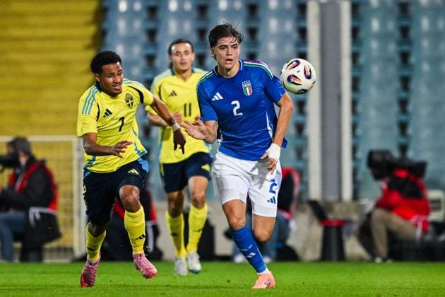 251010 Momodou Sonko of Sweden and Marco Palestra of Italy during the UEFA Under-21 qualifier football match between Italy and Sweden on October 10, 2025 in Cesena. Photo: Matteo Gribaudi BILDBYRAN kod XY XY0079 fotboll football soccer fotball U21, U 21 em em uefa under 21 championship European Championship, EM, Europameisterschaft italien italy italia sverige sweden bbeng Copyright: MatteoxGribaudi BB251010BB490