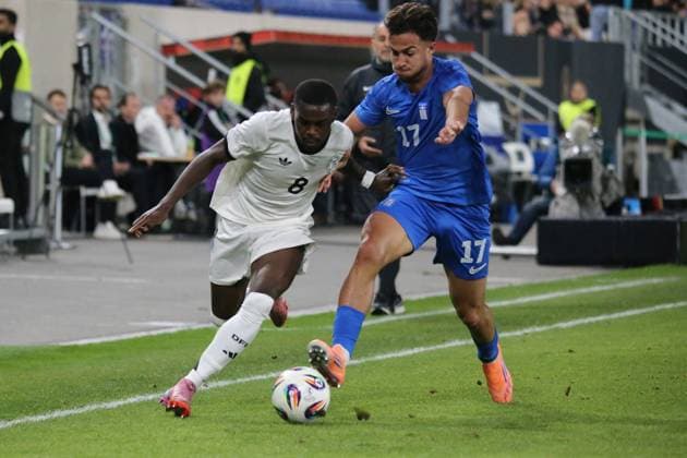 10.10.2025, xmohx, Fussball U 21 EM Qualifikation, Deutschland - Griechenland v.l. Noel Aseko (Deutsche Fussball Nationalmannschaft DFB U21, U 21 Charalampos Kostoulas (Griechenland U21) Zweikampf, Aktion, action, battle for the ball (DFL DFB REGULATIONS PROHIBIT ANY USE OF PHOTOGRAPHS as IMAGE SEQUENCES and or QUASI-VIDEO) Jena