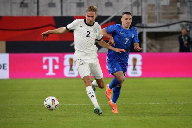 10.10.2025, xmohx, Fussball U 21 EM Qualifikation, Deutschland - Griechenland v.l. Leandro Morgalla (Deutsche Fussball Nationalmannschaft DFB U21, U 21 Stavros Pnevmonidis (Griechenland U21) Zweikampf, Aktion, action, battle for the ball (DFL DFB REGULATIONS PROHIBIT ANY USE OF PHOTOGRAPHS as IMAGE SEQUENCES and or QUASI-VIDEO) Jena