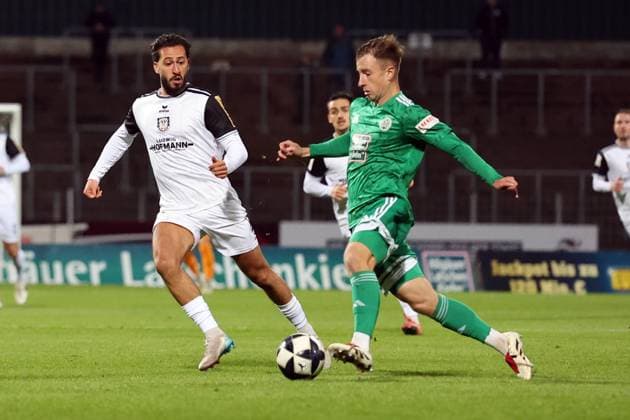 10.10.2025, xrekx, Fussball Regionalliga Suedwest, FC Homburg - FSV Frankfurt v.l. Giorgio Del Vecchio (FSV Frankfurt) Tim Steinmetz (FC 08 Homburg) (DFL DFB REGULATIONS PROHIBIT ANY USE OF PHOTOGRAPHS as IMAGE SEQUENCES and or QUASI-VIDEO) Homburg