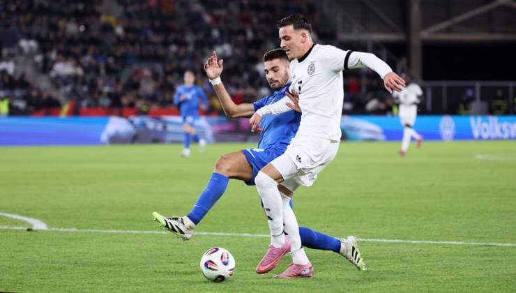 Deutschland - Griechenland U21, U 21 EM Qualifikation Jena, 10.10.2025, Ernst-Abbe-Sportfeld, Fußball, Länderspiel , U 21 Junioren EM-Qualifikation , Deutschland vs. Griechenland , Im Bild von links: Alexios Kalogeropoulos ( 4, Griechenland), Said El Mala ( 7, Deutschland). , Nur für journalistische Zwecke! For editorial use only! DFB UEFA regulations prohibit any use of photographs as image sequences and or quasi-video. ,