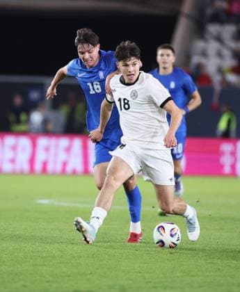 Deutschland - Griechenland U21, U 21 EM Qualifikation Jena, 10.10.2025, Ernst-Abbe-Sportfeld, Fußball, Länderspiel , U 21 Junioren EM-Qualifikation , Deutschland vs. Griechenland , Im Bild von links: Georgios KatrisÊ( 16, Griechenland), Mert Kömür Koemuer ( 18, Deutschland). , Nur für journalistische Zwecke! For editorial use only! DFB UEFA regulations prohibit any use of photographs as image sequences and or quasi-video. ,