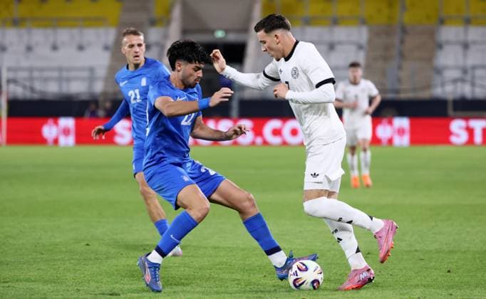 Deutschland - Griechenland U21, U 21 EM Qualifikation Jena, 10.10.2025, Ernst-Abbe-Sportfeld, Fußball, Länderspiel , U 21 Junioren EM-Qualifikation , Deutschland vs. Griechenland , Im Bild von links: Konstantinos Kostoulas ( 22, Griechenland), Said El Mala ( 7, Deutschland) , Nur für journalistische Zwecke! For editorial use only! DFB UEFA regulations prohibit any use of photographs as image sequences and or quasi-video. ,