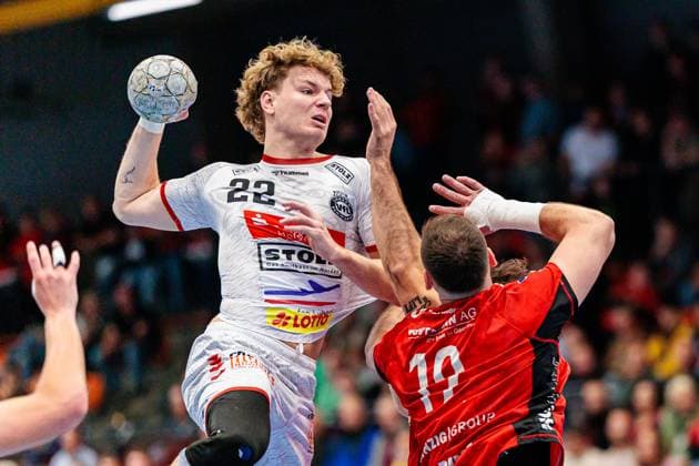 v.l. Magnus Holpert (VfL Luebeck-Schwartau, 22), Yannick Draeger (TuS N-Luebbecke, 19), Max Santos (TuS N-Luebbecke, 04) GER, TuS N-Luebbecke vs. VfL Luebeck-Schwartau, Handball, 2. Bundesliga, 7. Spieltag, Spielzeit 2025 2026, 10.10.2025 GER, TuS N-Luebbecke vs. VfL Luebeck-Schwartau, Handball, 2. Bundesliga, 7. Spieltag, Spielzeit 2025 2026, 10.10.2025 Luebbecke Copyright: xEibner-Pressefoto JanxRollingerx EP_JSK