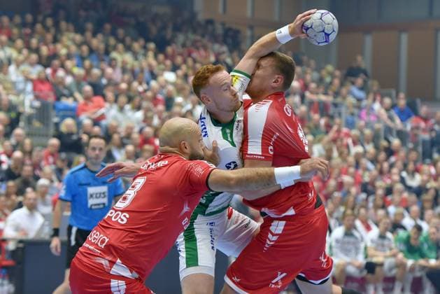 Tomas Piroch (SC DHfK Leipzig 7) (am Ball), Adrian Sipos (MT Melsungen 8) (L), Dainis Kristopans (MT Melsungen 10) (R) , GER, MT Melsungen - SC DHfK Leipzig, Handball, 1. Bundesliga, 8. Spieltag, Saison 2025 2026, 10.10.2025, GER, MT Melsungen - SC DHfK Leipzig, Handball, 1. Bundesliga, 8. Spieltag, Saison 2025 2026, 10.10.2025 Kassel Copyright: xEibner-Pressefotox xRolandxSippex EP_RSL