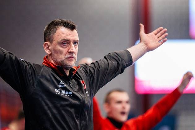 Piotr Przybecki (TuS N-Luebbecke, Trainer) gestikuliert GER, TuS N-Luebbecke vs. VfL Luebeck-Schwartau, Handball, 2. Bundesliga, 7. Spieltag, Spielzeit 2025 2026, 10.10.2025 GER, TuS N-Luebbecke vs. VfL Luebeck-Schwartau, Handball, 2. Bundesliga, 7. Spieltag, Spielzeit 2025 2026, 10.10.2025 Luebbecke Copyright: xEibner-Pressefoto JanxRollingerx EP_JSK