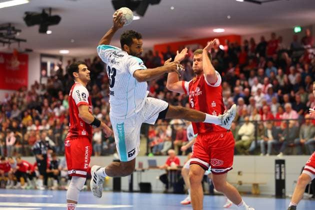 Torwurf von Djibril M Bengue (Bietigheim) TuS Ferndorf vs SG BBM Bietigheim, Handball, 2. Bundesliga, 10.10.2025 TuS Ferndorf vs SG BBM Bietigheim, Handball, 2. Bundesliga, 10.10.2025 Kreuztal Copyright: xEibner-Pressefotox EP_RWS