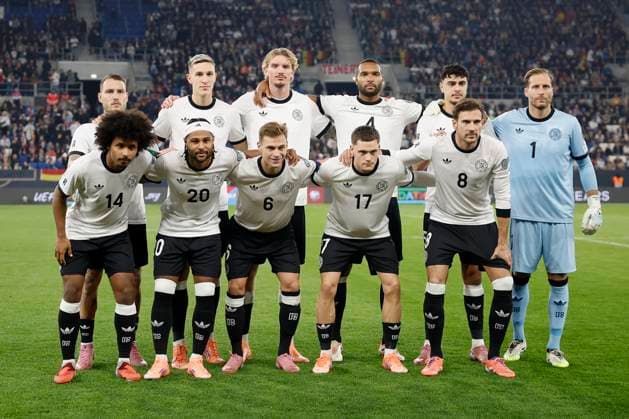 v.l.n.r.: Vordere Reihe, Karim Adeyemi (Deutschland, 14), Serge Gnabry (Deutschland, 20), Joshua Kimmich (Deutschland, 6), Florian Wirtz (Deutschland, 17), Leon Goretzka (Deutschland, 8), Hintere Reihe: David Raum (Deutschland, 22), Nico Schlotterbeck (Deutschland, 15), Nick Woltemade (Deutschland, 11), Jonathan Tah (Deutschland, 4), Aleksandar Pavlovic (Deutschland, 5) und Torwart Oliver Baumann (Deutschland, 1), 10.10.2025, Fussball, UEFA-Qualifikation zur FIFA Fussball-Weltmeisterschaft 26, Deutschland - Luxemburg, GER, Sinsheim, PreZero Arena. Copyright: HMBxMedia xHeikoxBecker