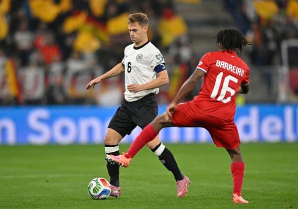 Zweikampf, Aktion Joshua Kimmich GER (06) gegen Leandro Barreiro LUX (16) DFB Laenderspiel Deutschland GER vs Luxemburg LUX WM Qualifikation European Qualifiers 10.10.2025 DFL REGULATIONS PROHIBIT ANY USE OF PHOTOGRAPHS AS IMAGE SEQUENCES AND OR QUASI-VIDEO DFB Laenderspiel Deutschland GER vs Luxemburg LUX