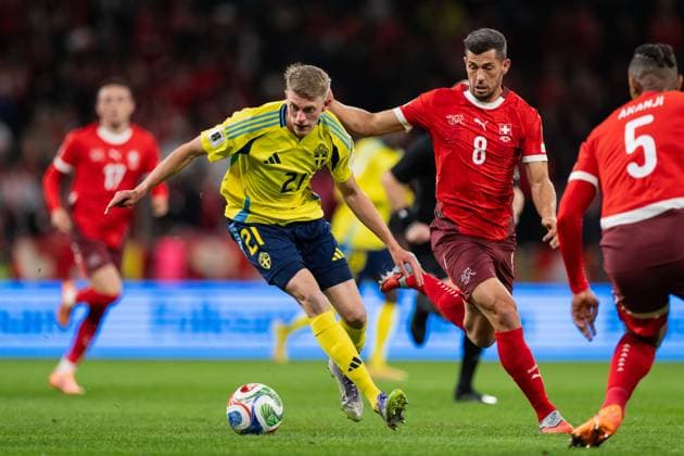 251010 Alexander Bernhardsson of Sweden and Remo Freuler of Switzerland during the FIFA World Cup, WM, Weltmeisterschaft, Fussball Qualifier football match between Sweden and Switzerland on October 10, 2025 in Stockholm. Photo: Joel Marklund BILDBYRAN kod JM JM0740 bbeng, fotboll, football, soccer, fotball, vm-kval, kval, fifa w *** 251010 Alexander Bernhardsson of Sweden and Remo Freuler of Switzerland during the FIFA World Cup Qualifier football match between Sweden and Switzerland on October 10, 2025 in Stockholm Photo Joel Marklund BILDBYRAN kod JM JM0740 bbeng, fotboll, football, soccer, fotball, vm kval, kval, fifa w  Copyright: JOELxMARKLUND BB251010JM008