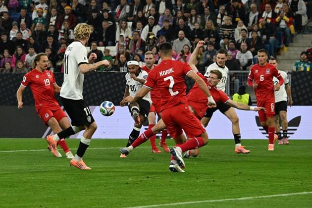 10.10.2025, xsltx, Fussball WM-Qualifikation 2026, Deutschland - Luxemburg v.l. Serge Gnabry (Deutsche Fussball Nationalmannschaft DFB) Nick Woltermade (Deutsche Fussball Nationalmannschaft DFB) (DFL DFB REGULATIONS PROHIBIT ANY USE OF PHOTOGRAPHS as IMAGE SEQUENCES and or QUASI-VIDEO) Sinsheim