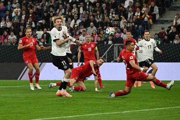 10.10.2025, xsltx, Fussball WM-Qualifikation 2026, Deutschland - Luxemburg v.l. Serge Gnabry (Deutsche Fussball Nationalmannschaft DFB) Nick Woltermade (Deutsche Fussball Nationalmannschaft DFB) Handspiel (DFL DFB REGULATIONS PROHIBIT ANY USE OF PHOTOGRAPHS as IMAGE SEQUENCES and or QUASI-VIDEO) Sinsheim