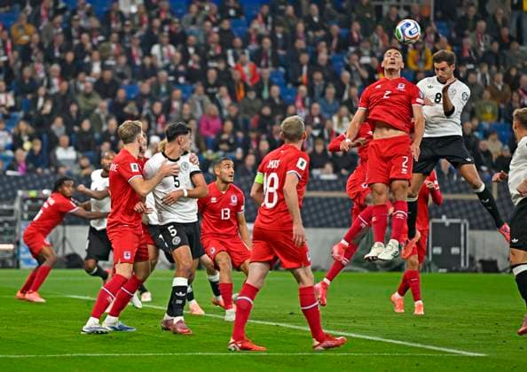 10.10.2025, Fussball WM-Qualifikation Europa 2025 26, 7.Spieltag, Deutschland - Luxemburg, in der PreZero-Arena (Sinsheim). v.l. Seid Korac (Luxemburg) gegen Leon Goretzka (Deutschland)