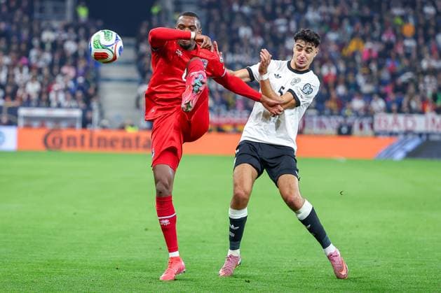 10.10.2025, Fußball, Länderspiel, Deutschland - Luxemburg, UEFA WM-Qualifikation, 2025 2026, Gruppe A, PreZero Arena in Sinsheim: Christopher Martins (LUX 08) im Zweikampf gegen Aleksandar PavloviÄ‡ (GER 05) DFB regulations prohibit any use of photographs as image sequences and or quasi-video. Baden-Württemberg Deutschland