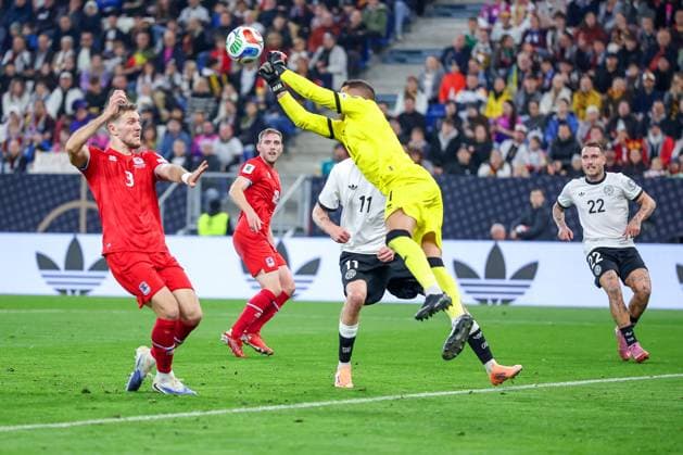 10.10.2025, Fußball, Länderspiel, Deutschland - Luxemburg, UEFA WM-Qualifikation, 2025 2026, Gruppe A, PreZero Arena in Sinsheim: Torwart Anthony Moris (T) (LUX 01) verteidigt gegen Nick Woltemade (GER 11) DFB regulations prohibit any use of photographs as image sequences and or quasi-video. Baden-Württemberg Deutschland