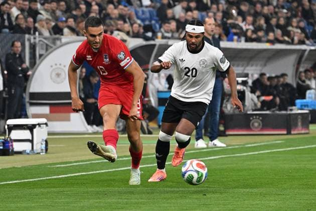 10.10.2025, xsltx, Fussball WM-Qualifikation 2026, Deutschland - Luxemburg v.l. Dirk Carlson (Luxemburg) Serge Gnabry (Deutsche Fussball Nationalmannschaft DFB) Zweikampf, Aktion, action, battle for the ball (DFL DFB REGULATIONS PROHIBIT ANY USE OF PHOTOGRAPHS as IMAGE SEQUENCES and or QUASI-VIDEO) Sinsheim