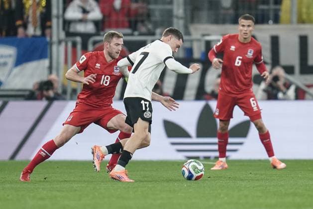 Fussball WM Qualifikation 2025 - 2026 10.10.2025, Fussball Länderspiel, Laenderspiel, WM Qualifikation, 2025-2026, Gruppe A, Deutschland, Sinsheim, PreZero Arena, Sinsheim, Deutschland (D) - Luxemburg (LUX) vl: Laurent Jans (Luxemburg, Luxembourg, FLF 18) - Florian Wirtz (Deutschland DEU, DFB, 17)