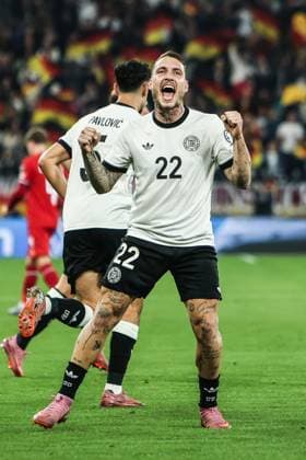 Fussball, UEFA European Qualifiers WM Qualifikation Europa Gruppe A - 7.Spieltag Deutschland - Luxemburg 10.10.2025, PreZero Arena Torjubel Deutschland nach dem Tor zum 2-0 durhc David Raum (Deutschland, 22) die Spieler freuen sich Sinsheim PreZero Arena Baden-Württemberg Deutschland