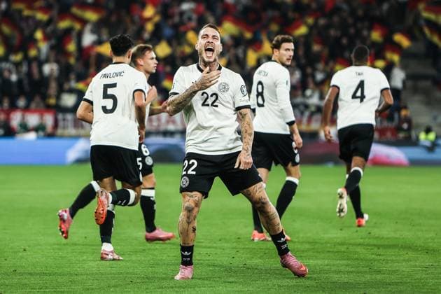 Fussball, UEFA European Qualifiers WM Qualifikation Europa Gruppe A - 7.Spieltag Deutschland - Luxemburg 10.10.2025, PreZero Arena Torjubel Deutschland nach dem Tor zum 2-0 durhc David Raum (Deutschland, 22) die Spieler freuen sich Sinsheim PreZero Arena Baden-Württemberg Deutschland
