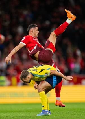 251010 Jesper Karlström of Sweden and Granit Xhaka of Switzerland during the FIFA World Cup, WM, Weltmeisterschaft, Fussball Qualifier football match between Sweden and Switzerland on October 10, 2025 in Stockholm. Photo: Joel Marklund BILDBYRAN kod JM JM0740 bbeng fotboll football soccer fotball vm-kval kval fifa world cup qualifier qualifier qualification sverige sweden sverige a schweiz switzerlandbbauto Copyright: JOELxMARKLUND BB251010JM026