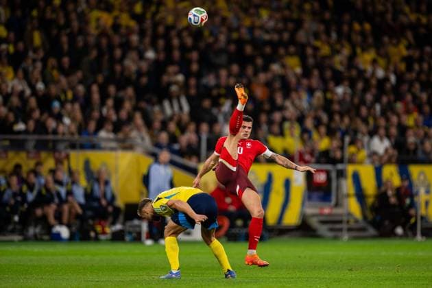 251010 Jesper Karlström of Sweden and Granit Xhaka of Switzerland during the FIFA World Cup, WM, Weltmeisterschaft, Fussball Qualifier football match between Sweden and Switzerland on October 10, 2025 in Stockholm. Photo: Simon Hastegard BILDBYRAN kod SH JM0740 bbeng fotboll football soccer fotball vm-kval kval fifa world cup qualifier qualifier qualification sverige sweden sverige a schweiz switzerlandbbauto Copyright: SIMONxHASTEGARD BB251010SH031