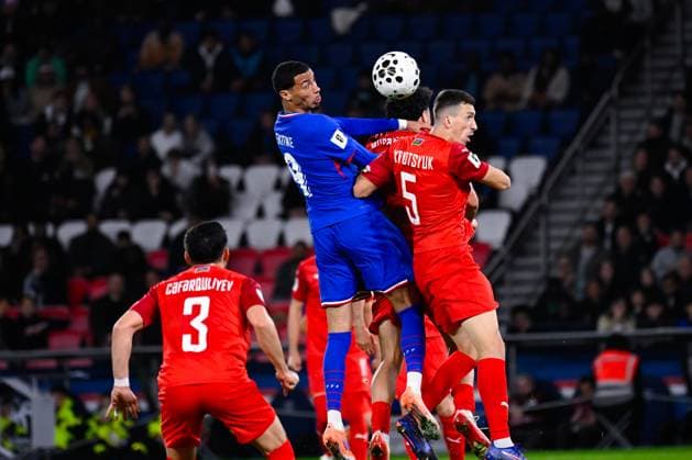 FOOTBALL : France vs Azerbaidjan - Paris - 10 10 2025 Hugo Ekitike ( 9 - France ) and Anton Krivotsyuk ( 5 - Azerbaijan ) during the European Qualifying round match between France and Azerbaijan at Parc des Princes on October 10, 2025 in Paris, France. ( Photo by Federico Pestellini PsnewZ ) - Parc des PrincesFrance  Copyright: xFedericoxPestellinix