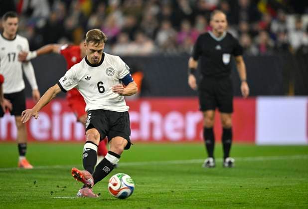 TOR zum 2:0 Joshua Kimmich GER (06) Elfmeter, Strafstoss Torschuss Aktion Torchance DFB Laenderspiel Deutschland GER vs Luxemburg LUX WM Qualifikation European Qualifiers 10.10.2025 DFL REGULATIONS PROHIBIT ANY USE OF PHOTOGRAPHS AS IMAGE SEQUENCES AND OR QUASI-VIDEO DFB Laenderspiel Deutschland GER vs Luxemburg LUX