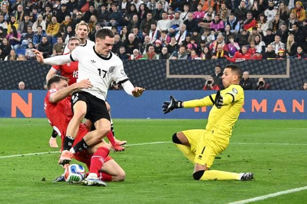 10.10.2025, xsltx, Fussball WM-Qualifikation 2026, Deutschland - Luxemburg v.l. Enes Mahmutovic (Luxemburg) Florian Wirtz (Deutsche Fussball Nationalmannschaft DFB) Anthony Moris (Luxemburg) (DFL DFB REGULATIONS PROHIBIT ANY USE OF PHOTOGRAPHS as IMAGE SEQUENCES and or QUASI-VIDEO) Sinsheim
