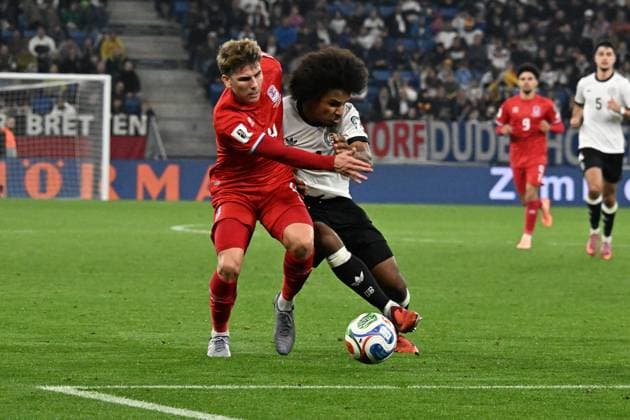 10.10.2025, xsltx, Fussball WM-Qualifikation 2026, Deutschland - Luxemburg v.l. Karim Adeyemi (Deutsche Fussball Nationalmannschaft DFB) Florian Bohnert (Luxemburg) Zweikampf, Aktion, action, battle for the ball (DFL DFB REGULATIONS PROHIBIT ANY USE OF PHOTOGRAPHS as IMAGE SEQUENCES and or QUASI-VIDEO) Sinsheim