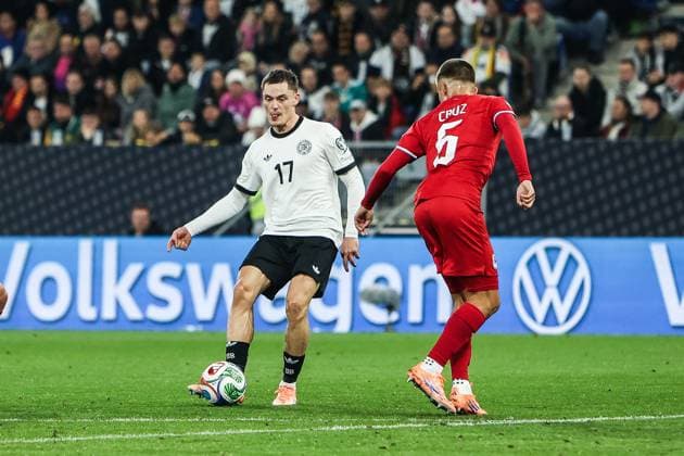 Fussball, UEFA European Qualifiers WM Qualifikation Europa Gruppe A - 7.Spieltag Deutschland - Luxemburg 10.10.2025, PreZero Arena Florian Wirtz (Deutschland, 17) Alessio Curci (Luxemburg, 5) Sinsheim PreZero Arena Baden-Württemberg Deutschland