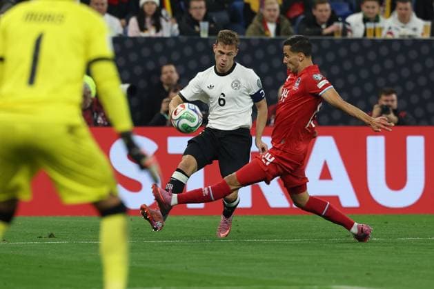 im Zweikampf, Aktion, mit Joshua Kimmich 6 (Deutschland), Eric Veiga 14 (Luxemburg), Deutschland vs. Luxemburg, Fussball, WM-Qualifikation, 10.10.2025 Sinsheim Baden-Wuerttemberg Deutschland