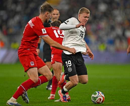 10.10.2025, Fussball WM-Qualifikation Europa 2025 26, 7.Spieltag, Deutschland - Luxemburg, in der PreZero-Arena (Sinsheim). Jonathan Burkardt (Deutschland) setzt sich durch.