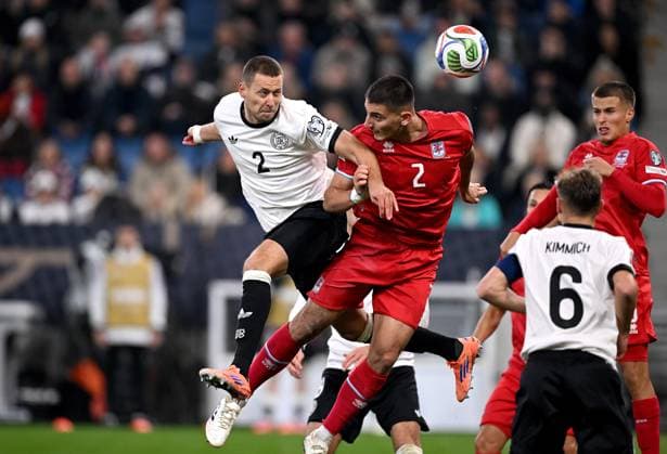 Fussball International Qualifikation WM 2026 in Sinsheim Gruppe A 3. Spieltag Deutschland - Luxenburg 10.10.2025 Waldemar Anton (li, Deutschland) gegen Seid Korac (re, Luxenburg)